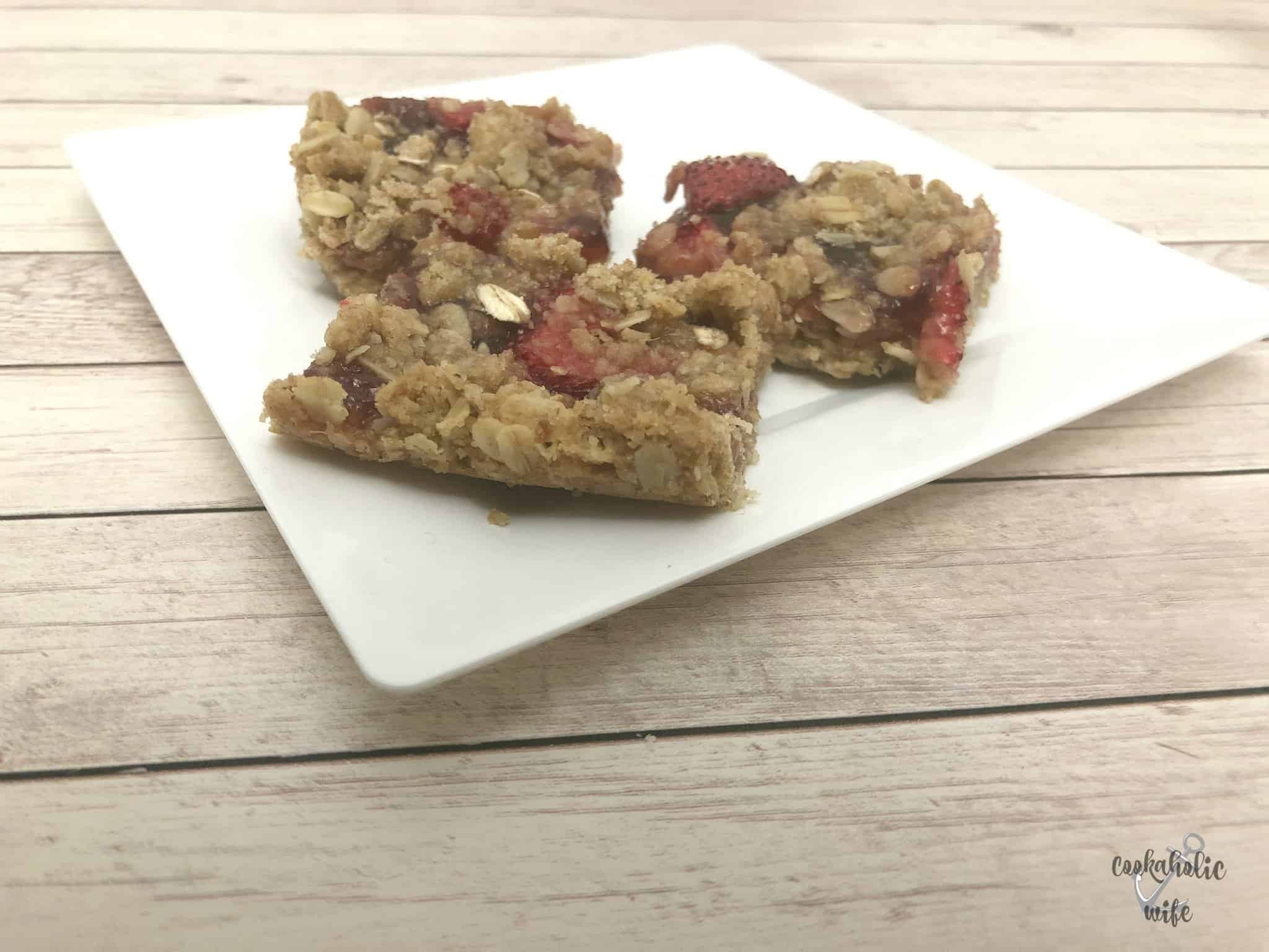 Strawberry Rhubarb Crumb Bars - Cookaholic Wife